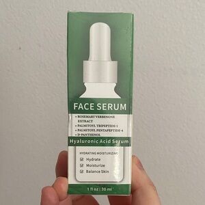 Nourishing Hyaluronic Acid Face Serum - Green
